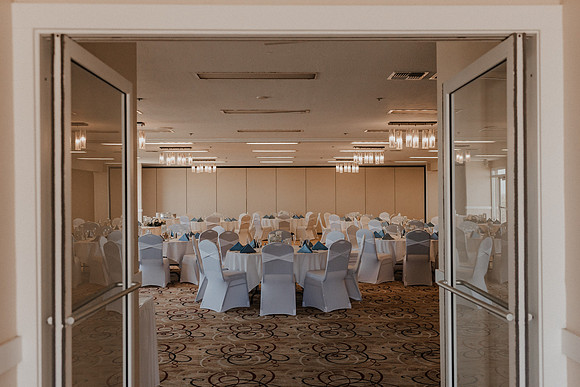Marcus-Lori-Chinook-Winds-Seafood-Grille-Lincoln-City-Oregon-Wedding-Photos (175 of 477)