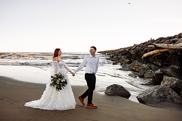 Brandn-Bailey-Newport-Oregon-Elopement-Photos-52