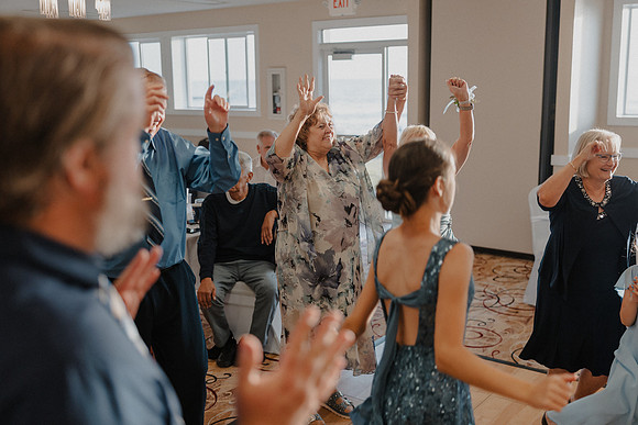 Marcus-Lori-Chinook-Winds-Seafood-Grille-Lincoln-City-Oregon-Wedding-Photos (402 of 477)
