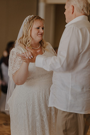 Marcus-Lori-Chinook-Winds-Seafood-Grille-Lincoln-City-Oregon-Wedding-Photos (300 of 477)