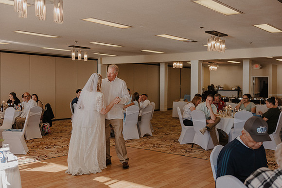 Marcus-Lori-Chinook-Winds-Seafood-Grille-Lincoln-City-Oregon-Wedding-Photos (301 of 477)