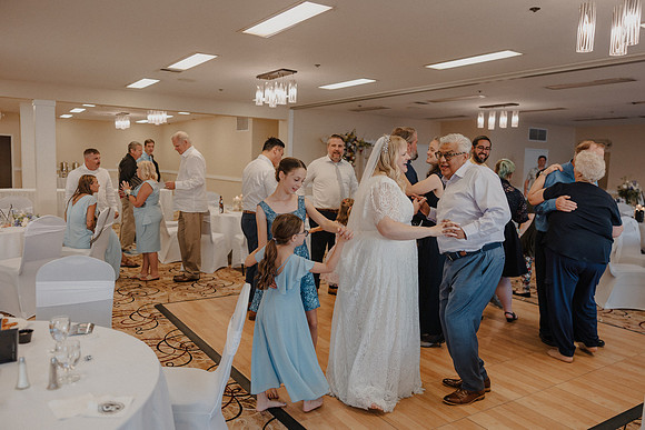 Marcus-Lori-Chinook-Winds-Seafood-Grille-Lincoln-City-Oregon-Wedding-Photos (411 of 477)