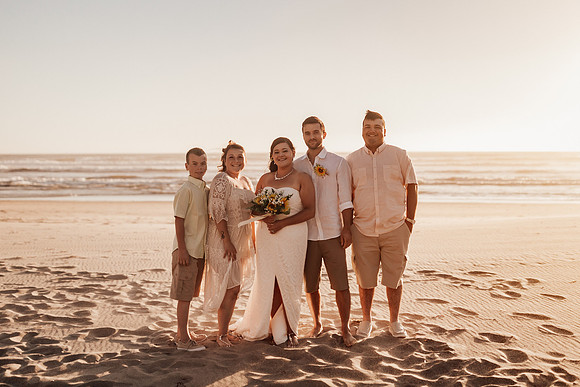 Anthony-Drayann-roadsend-lincoln-city-oregon-elopement-photos-7390