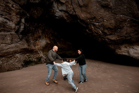 Kristina-family-photos-2025-Hug-Point-Oregon (36 of 51)
