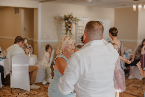 Marcus-Lori-Chinook-Winds-Seafood-Grille-Lincoln-City-Oregon-Wedding-Photos (339 of 477)