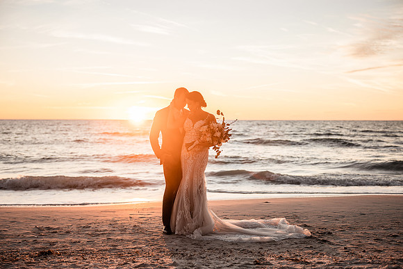 Bennett-Tamra-Sunset-Beach-House-Wedding-Saint-Peterburg-Florida-2021-8317