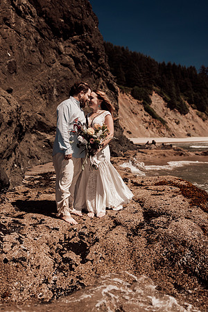 Ty-Sandy-lincoln-city-oregon-roads-end-elopement-photographer-2-3