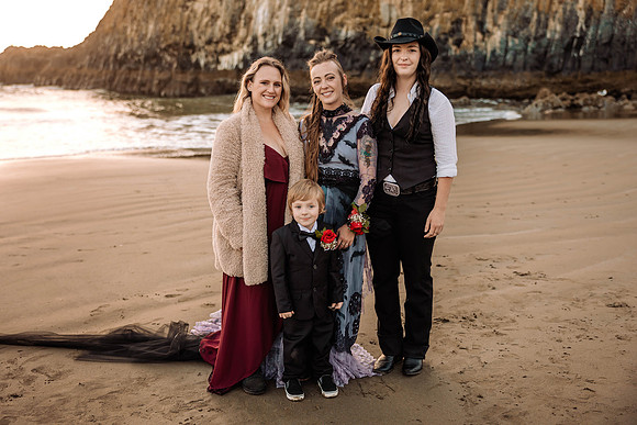Teal-Jocelyn-Seal-Rock-Elopement-3630