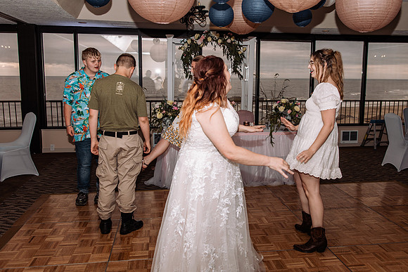 Jeff-April-Inn-Spanish-Head-Lincoln-City-oregon-Wedding-2022 (304 of 299)