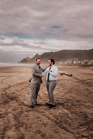 Annie-Ryan-Lincoln-city-roads-end-park-oregon-elopement-photos-26