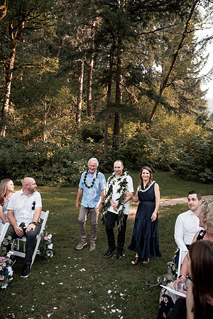 Ryan-Lynsie-Bridal-Veil-Lakes-Portland-Oregon-Weddingg-2