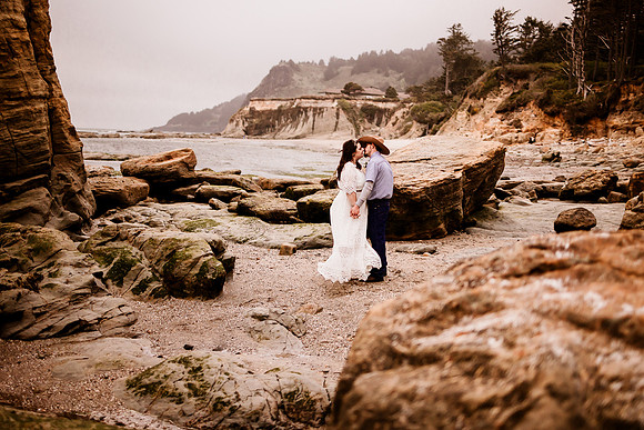 Trevyn-Ky-Otter-Crest-Devils-Punchbowl-Depoe-Bay-Oregon-Elopement-Photos-9960