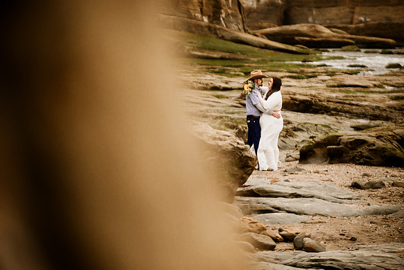 Trevyn-Ky-Otter-Crest-Devils-Punchbowl-Depoe-Bay-Oregon-Elopement-Photos-9812