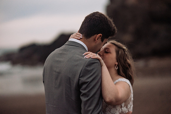 Eric-Kylee-Fishing-Rock-Elopement-Depoe-Bay-0regon-Photos-9453