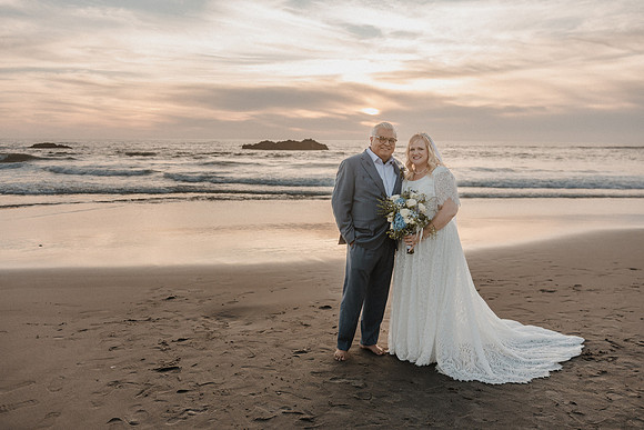 Marcus-Lori-Chinook-Winds-Seafood-Grille-Lincoln-City-Oregon-Wedding-Photos (418 of 477)