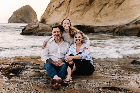 Amy-Pacific-City-Cape-Kiwanda-FAMILY-VACATION-PHOTOS-2024 (21 of 30)