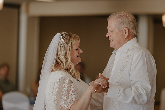 Marcus-Lori-Chinook-Winds-Seafood-Grille-Lincoln-City-Oregon-Wedding-Photos (298 of 477)