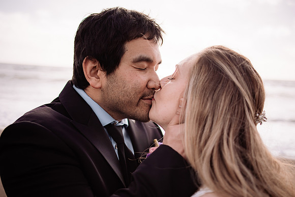 Darrick-Hillary-Gleneden-Oregon-Beach-Elopement-Photos