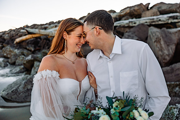 Brandn-Bailey-Newport-Oregon-Elopement-Photos-28