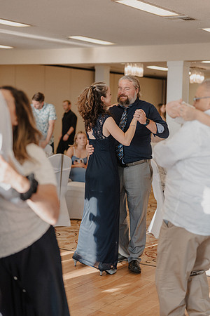 Marcus-Lori-Chinook-Winds-Seafood-Grille-Lincoln-City-Oregon-Wedding-Photos (377 of 477)