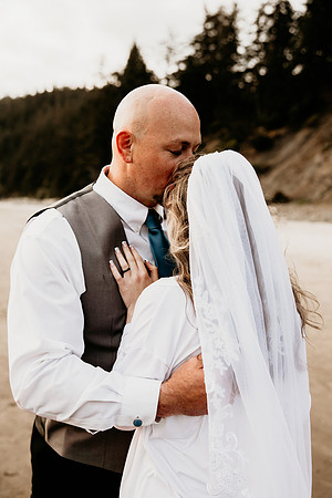 Kacey-Short-Sand-Beach-Tillamook-Oregon-Elopement (80 of 128)