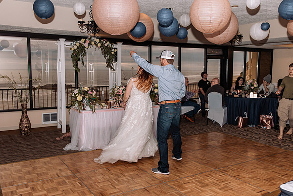Jeff-April-Inn-Spanish-Head-Lincoln-City-oregon-Wedding-2022 (353 of 299)