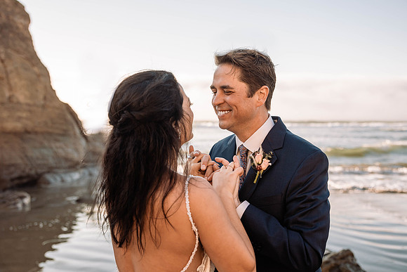 Lacey-Tom-Depoe-Bay-Oregon-Elopement-Photos-0158