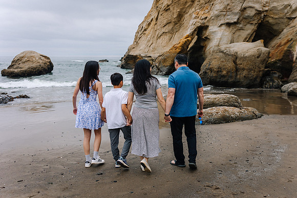 Family-photos-ha-do-cape-kiwanda-oregon-2025 (32 of 56)