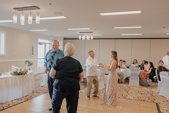 Marcus-Lori-Chinook-Winds-Seafood-Grille-Lincoln-City-Oregon-Wedding-Photos (394 of 477)