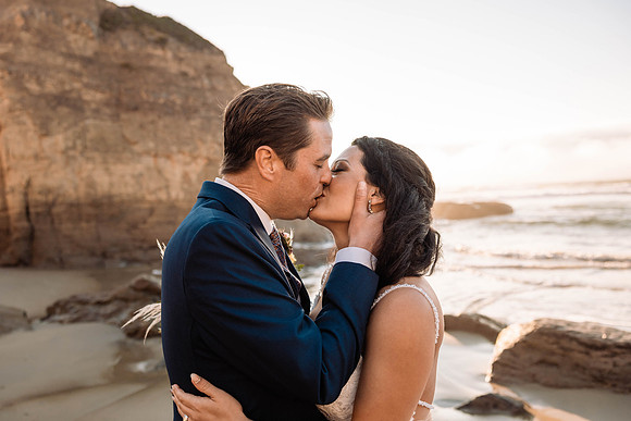 Lacey-Tom-Depoe-Bay-Oregon-Elopement-Photos-2-21