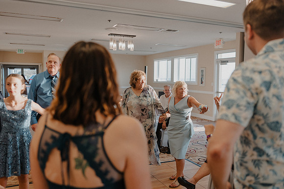 Marcus-Lori-Chinook-Winds-Seafood-Grille-Lincoln-City-Oregon-Wedding-Photos (400 of 477)
