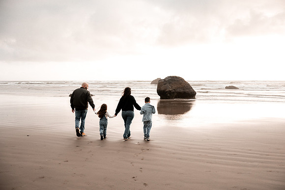 Kristina-family-photos-2025-Hug-Point-Oregon (48 of 51)