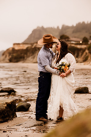 Trevyn-Ky-Otter-Crest-Devils-Punchbowl-Depoe-Bay-Oregon-Elopement-Photos-9724