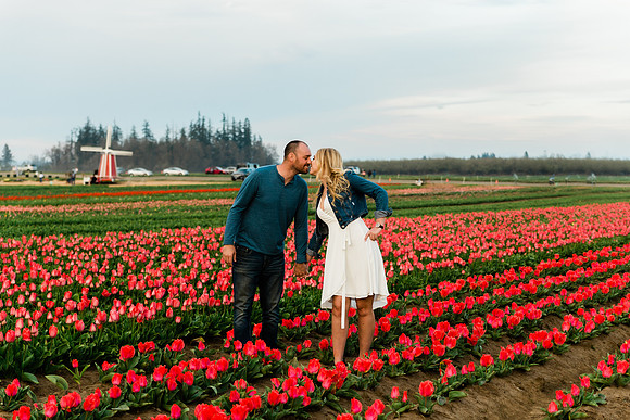 Kyle-Hannah-Wooden-Shoe-Tulip-Festival-Couples-Photos-2021-8811