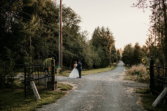 Connor-Cierra-Ranier-Washington-Barn-Rustic-Wedding-Washington-Wedding-Photos-0493