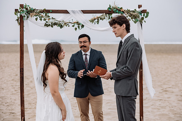 Nate-Bella-Lincoln-City-Oregon-Intimate-Beach-Wedding-Photo-17