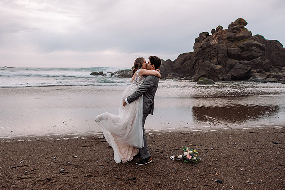 Eric-Kylee-Fishing-Rock-Elopement-Depoe-Bay-0regon-Photos-5131
