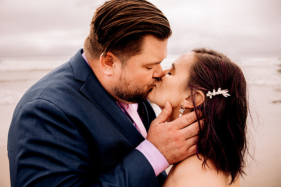 Joe-inn-at-spanish-head-lincoln-city-oregon-wedding-75