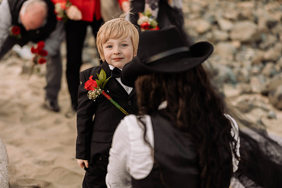 Teal-Jocelyn-Seal-Rock-Elopement-3428