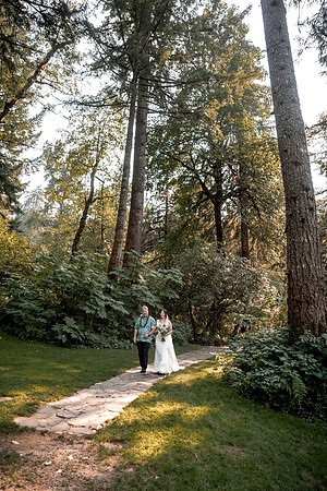 Ryan-Lynsie-Bridal-Veil-Lakes-Portland-Oregon-Weddingg-15