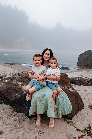 Family-Photos-2024-Lincoln-City-Oregon-13
