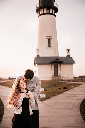 jace-love-porposal-newport-oregon-yaquina-lighthouse-photos (38 of 54)