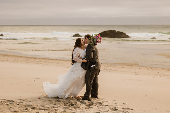 Colton-Kali-Chinook-Winds-Casino-Wedding-Photos-9778