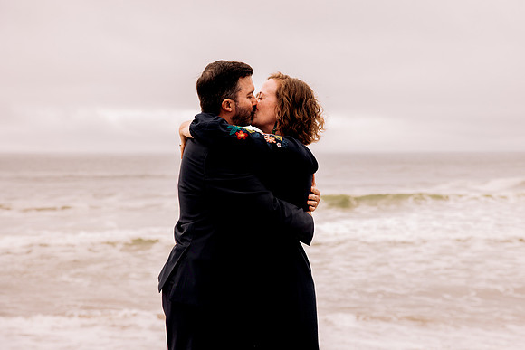 Joe-inn-at-spanish-head-lincoln-city-oregon-wedding-36