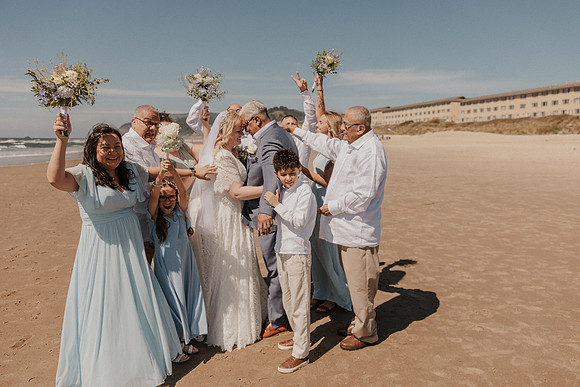 Marcus-Lori-Chinook-Winds-Seafood-Grille-Lincoln-City-Oregon-Wedding-Photos (199 of 477)