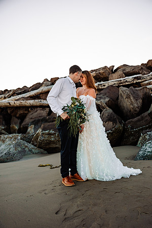 Brandn-Bailey-Newport-Oregon-Elopement-Photos-48