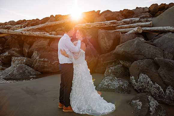 Brandn-Bailey-Newport-Oregon-Elopement-Photos-36