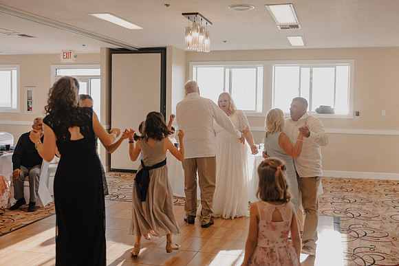 Marcus-Lori-Chinook-Winds-Seafood-Grille-Lincoln-City-Oregon-Wedding-Photos (337 of 477)