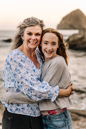 Amy-Pacific-City-Cape-Kiwanda-FAMILY-VACATION-PHOTOS-2024 (22 of 30)