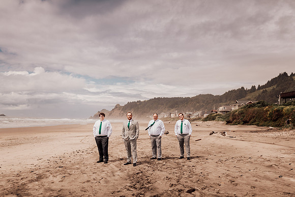 Annie-Ryan-Lincoln-city-roads-end-park-oregon-elopement-photos-31